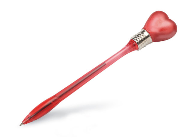 Penna a sfera in plastica, con tappo a forma di cuore.