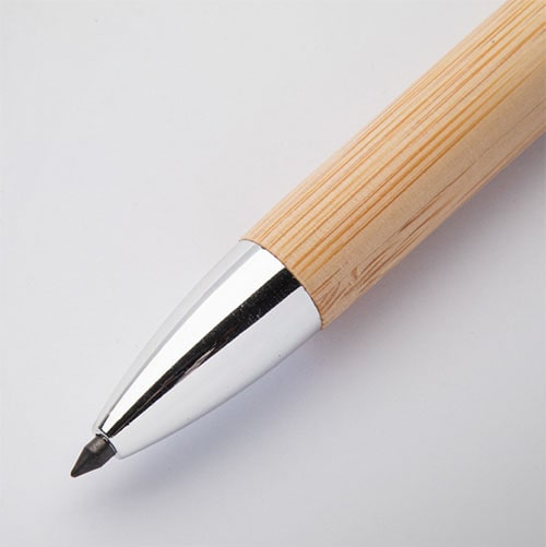 dettaglio Penna senza inchiostro con fusto in bambù