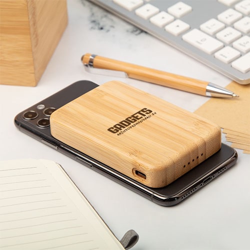 Scopri il MagSafe Power Bank a Induzione Trasparente e in Legno di Bambù: Un Gadget Promozionale di Alta Gamma