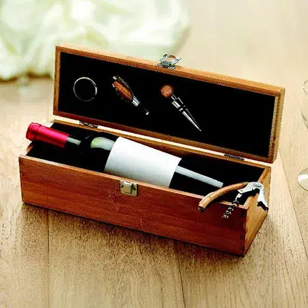 Set vino 4 pezzi con vano bottiglia personalizzabile con LOGO MIDMO8293