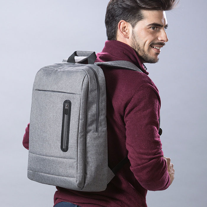 zaino personalizzato con scomparti intelligenti